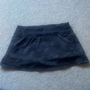 Lululemon tennis/pickleball skirt. Size 6